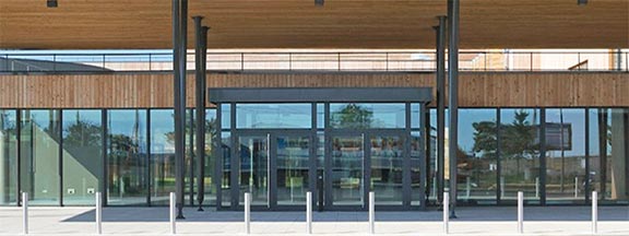 Porte aluminium bâtiment